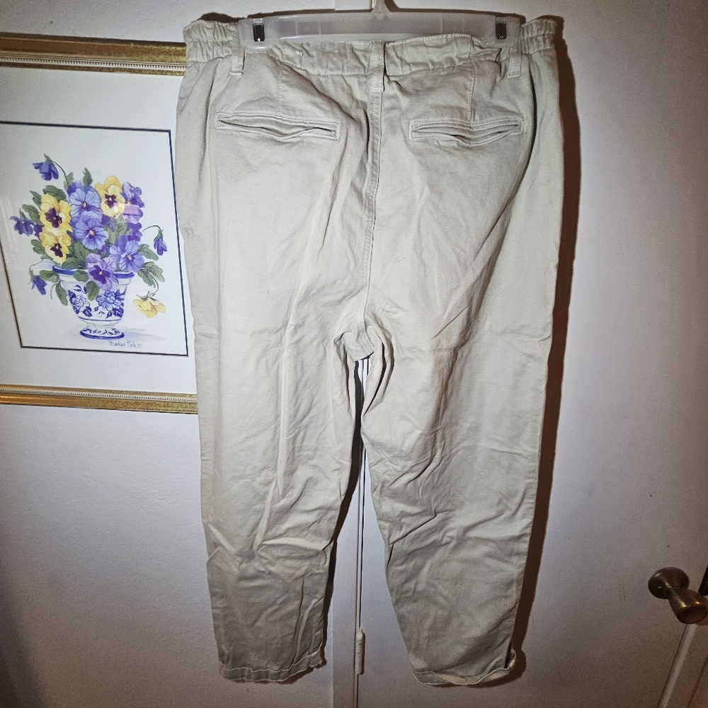 American Eagle Women's Pants size 14 Straight High Rise Stretch Khaki Tan - Picture 2 of 3